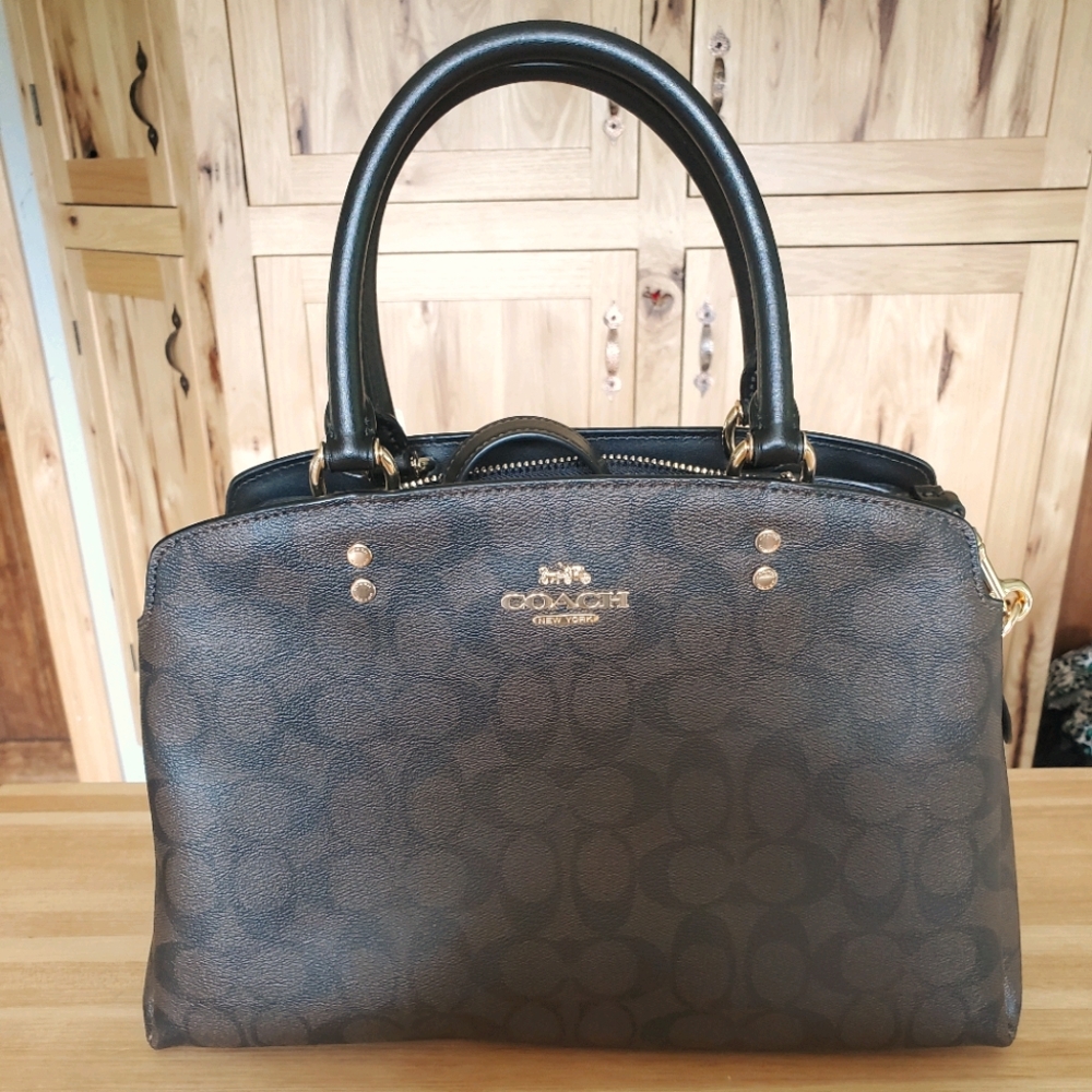 NWT Coach Signature Lillie Carryall